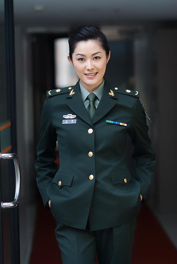 07式陆军女军官春秋常服图片